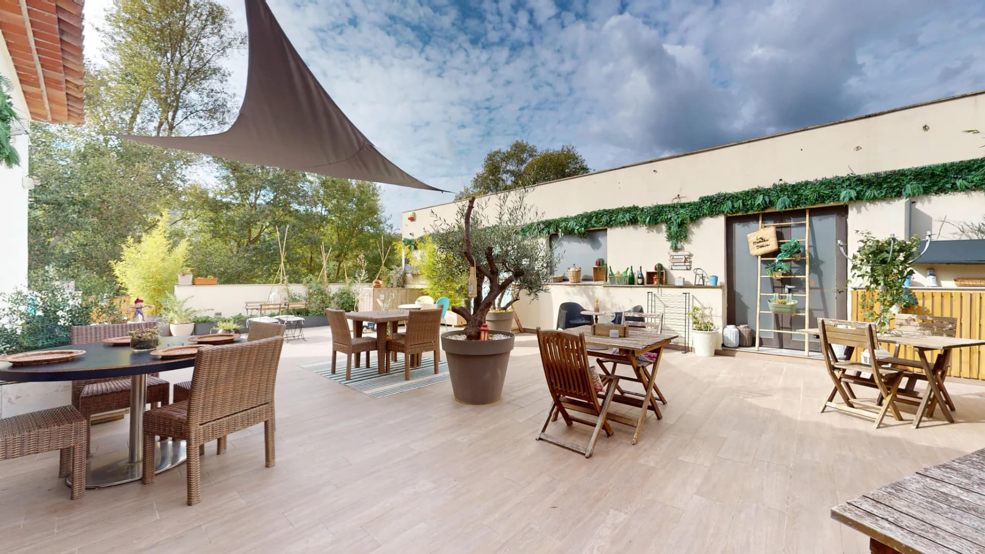 Grande terrasse Nomadia Sainte-Maxime privatisation 110 couverts événements Var