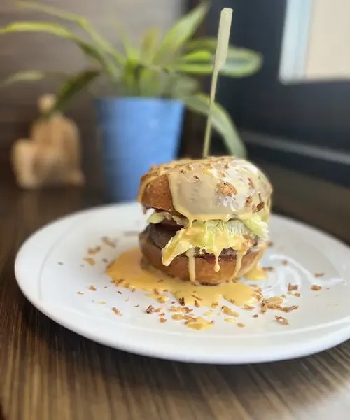 Burger maison fait-maison restaurant Nomadia Sainte-Maxime