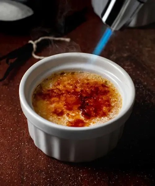 Crème brûlée dessert restaurant Nomadia Sainte-Maxime