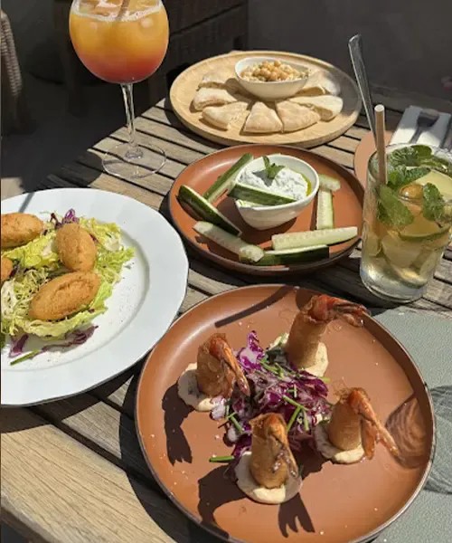 Table dressée restaurant Nomadia Sainte-Maxime repas groupe